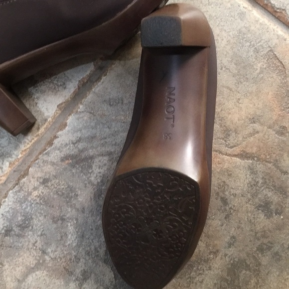 Size 38 Naot Brown pumps EUC - Picture 3 of 4